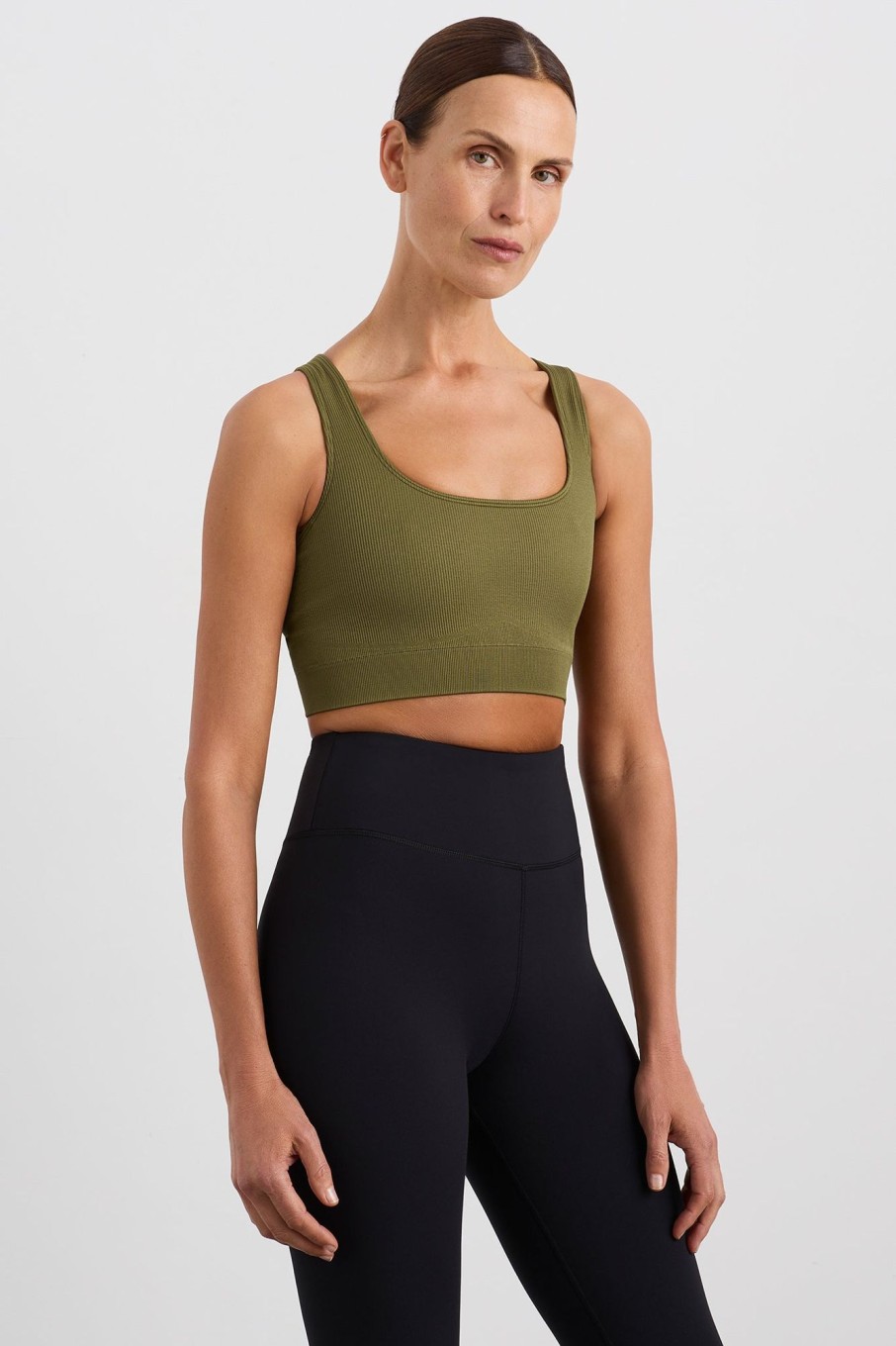 Tops Aje ATHLETICA | Seamless Crop 331 Deep Khaki