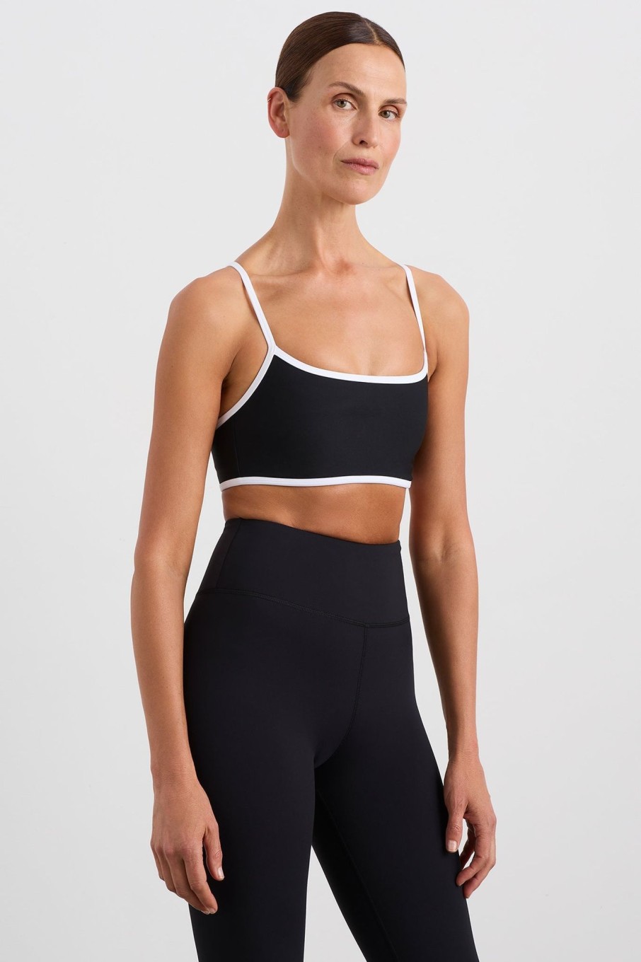 Tops Aje ATHLETICA | Contrast Bind Sports Bra 307 Black/White