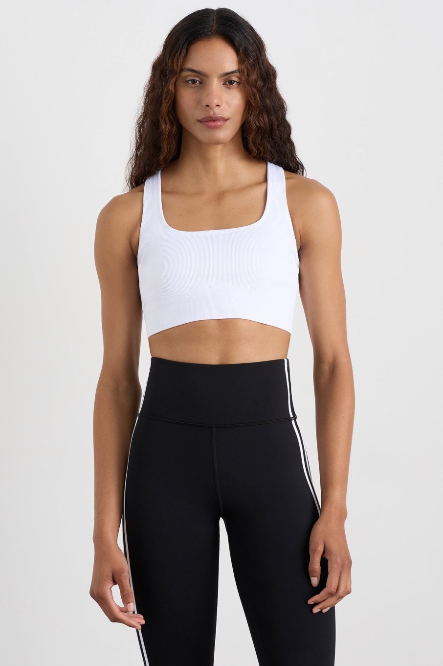 Tops Aje ATHLETICA | Seamless Crop 331 White