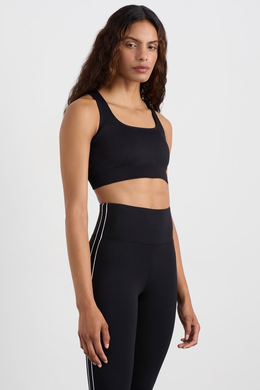 Tops Aje ATHLETICA | Seamless Crop 331 Black